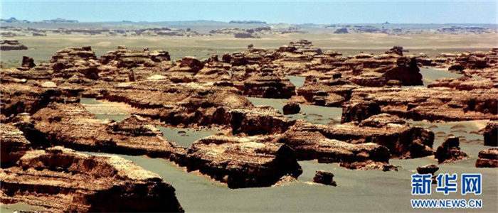 组图:敦煌雅丹 西域奇观