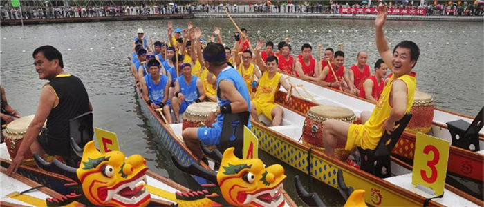 浙江宁波举行龙舟竞技迎端午