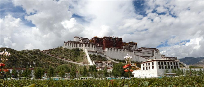 十年变迁 布达拉宫广场绽放新颜
