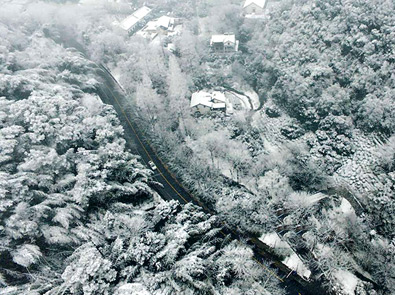 航拍西湖景区雪景