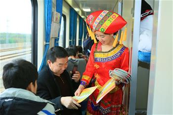 广西开出首列跨国“刘三姐”号列车