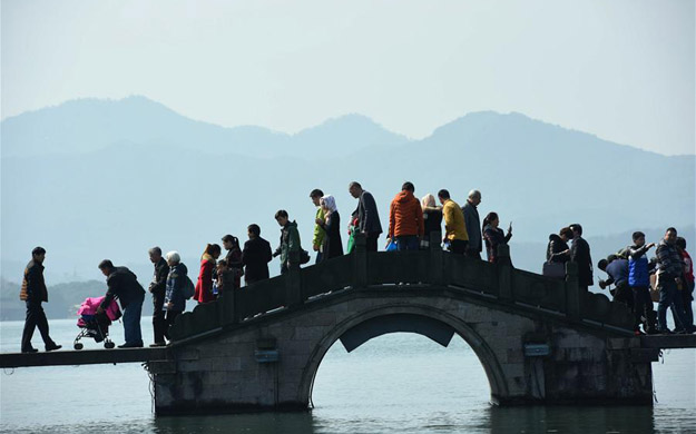 春节假期全国接待游客超3亿人次