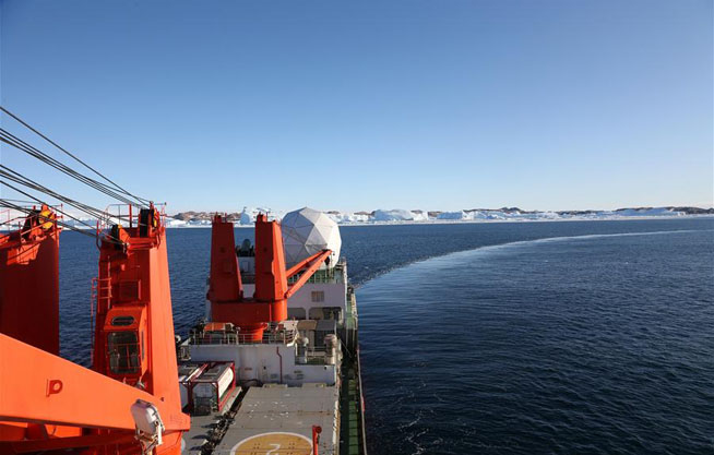 “雪龙”号完成环南极大陆航行回到中山站