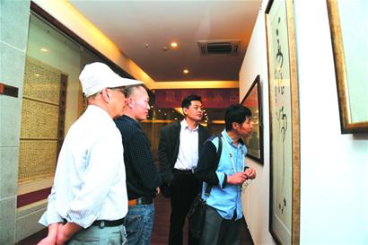 张国擎“故乡情”书法展在湖举办