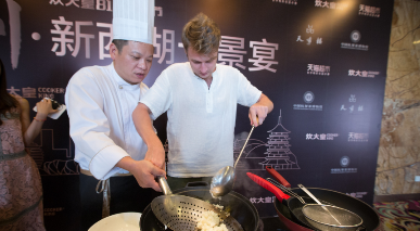 杭州:流动人口随迁子女9月1日起可凭居住证入