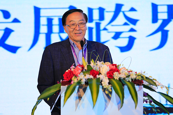 卫生部原副部长张凤楼发表演讲