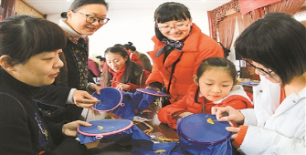 绣手帕 制荷包 市民博物馆度佳节