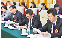 浙江代表团在驻地举行全体会议