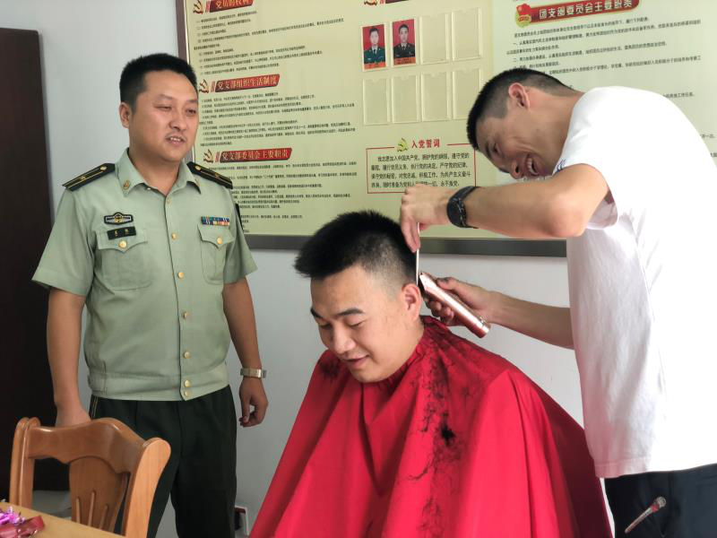 宁波：“特约”理发师的理发刀与十二年志愿路