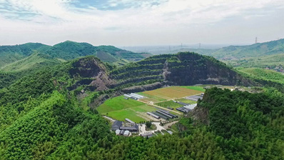 航拍浙江湖州：这座矿山不产矿，产花