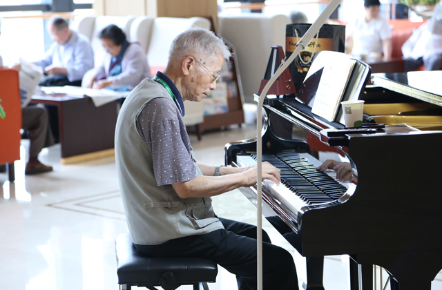 让老人享受养老过程