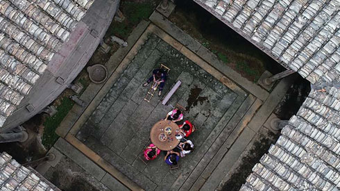 航拍：杭州桐庐莪山 踏歌起舞“三月三”