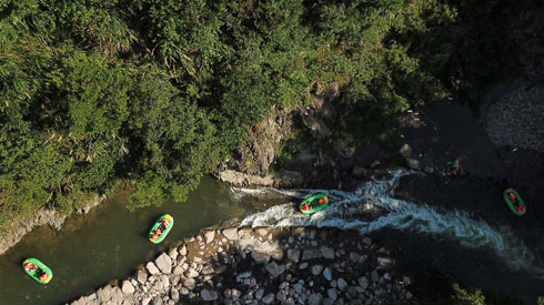 浙江桐庐：清凉避暑 峡谷漂流