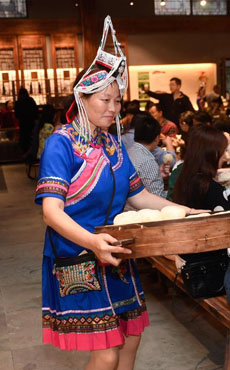 浙江桐庐：畲家“十大碗”宴宾客