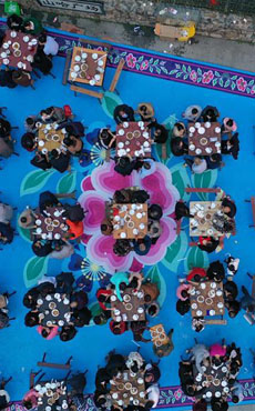 浙江桐庐：畲乡“十大碗”长桌宴待宾客