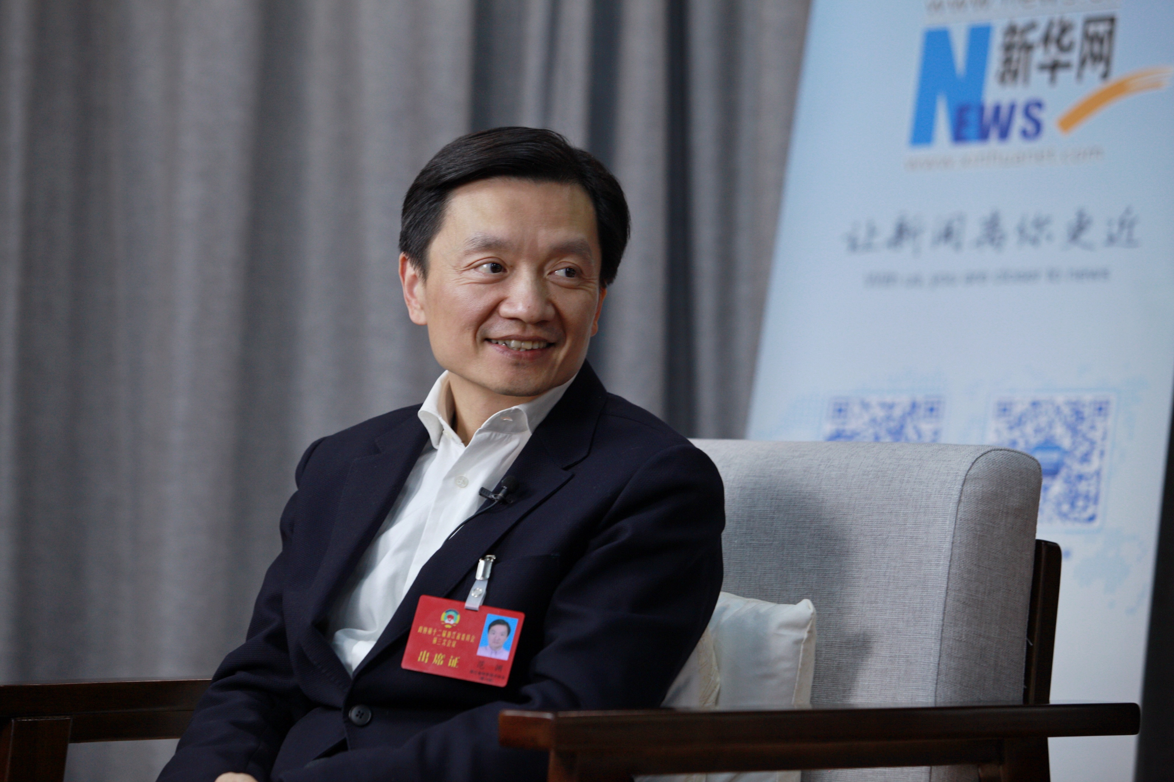 大数据时代，您认为应如何平衡数据使用和数据安全之间的关系？