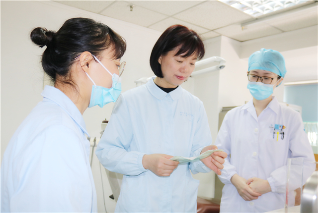 口腔治疗防控非常重要。为了保障医务人员和病人的安全我们做了很多工作。