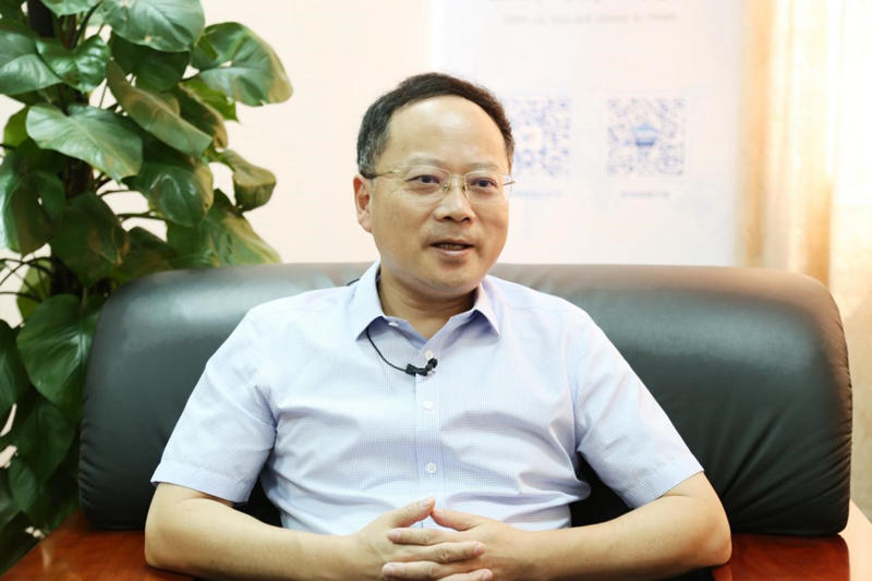 推进中医药领军人才队伍建设高校职责何在？近年来，学校在培养、输出中医药人才方面取得了哪些成绩？