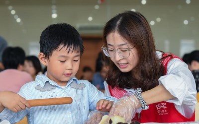 浙江慈溪：自制月餅迎中秋