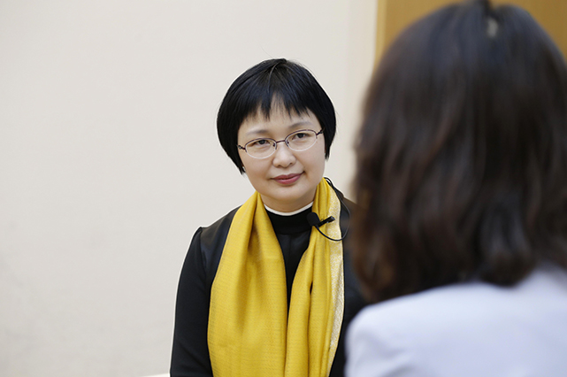 新华网：对致力于科研的青年人才有什么建议？