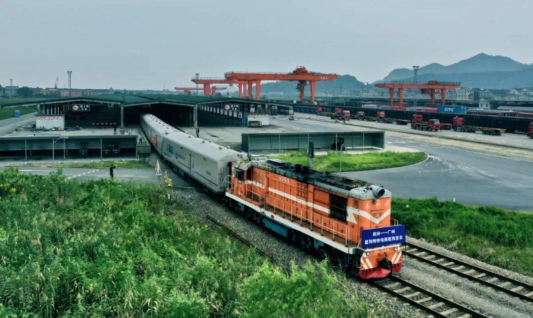 【促进电商物流发展】浙粤开通电商快递新通道