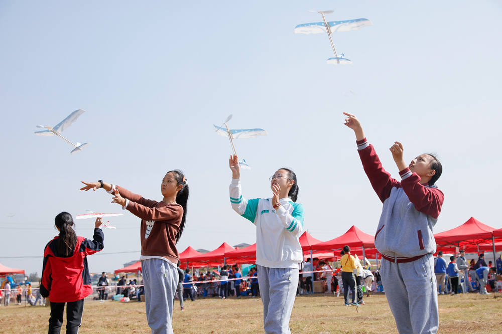 青少年初级橡皮筋动力模型滑翔比赛