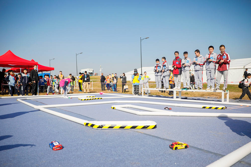 青少年科技节中小学生航模竞标赛