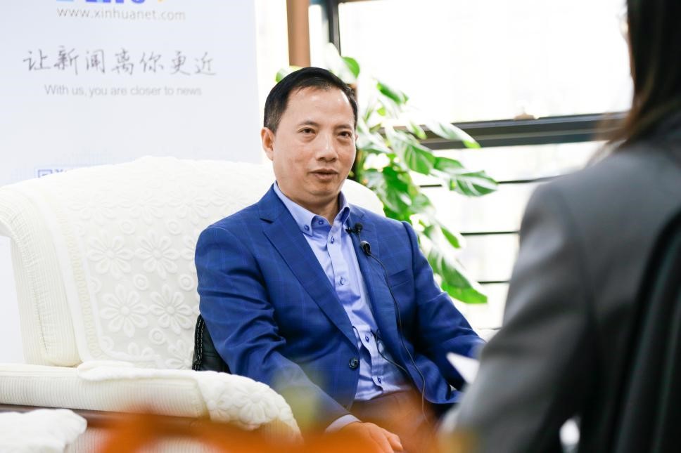 能否分享创作《南存辉观点》《一路上都是故事》等书背后的心路历程？