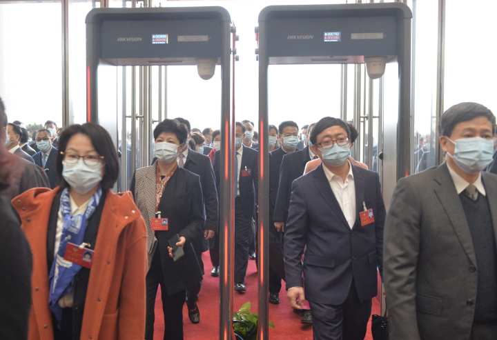 浙江省政协十二届四次会议即将开幕 政协委员陆续步入会场