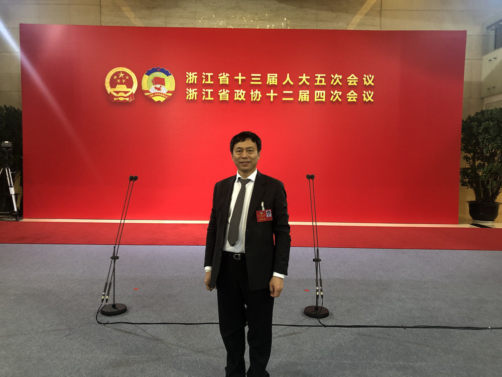 新华网：&ldquo;数字赋能&rdquo;已成为浙江高质量发展过程中一张越擦越亮的金名片，围绕&ldquo;数字赋能&rdquo;您有什么建议？