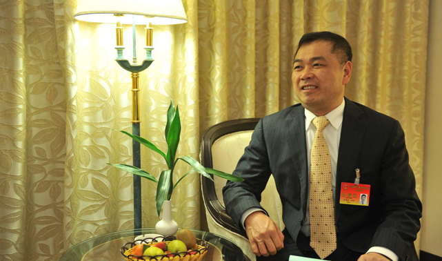 新华网：作为一名企业家，您认为企业应该如何适应“国内国际双循环”新发展格局？