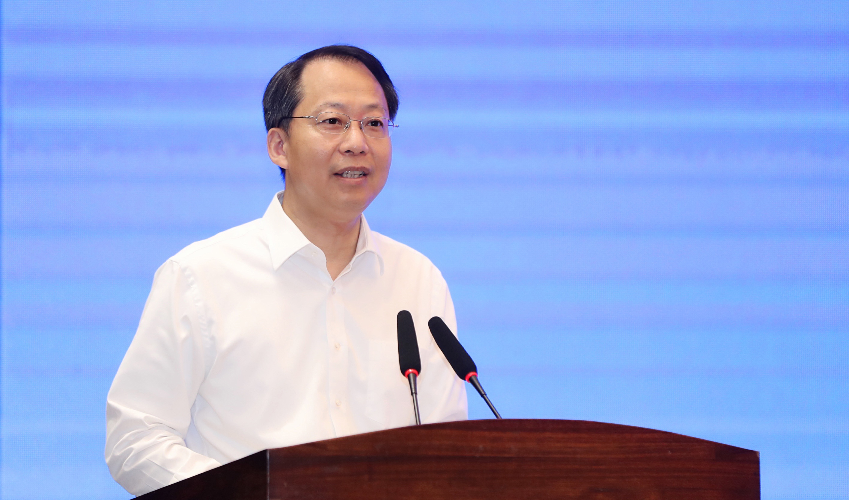 新华网：近年来，台州正逐渐走出一条以数字赋能产业转型的发展路径。站在“十四五”的新起点上，台州将如何在数字经济这片“蓝海”中乘风破浪，续写传奇？