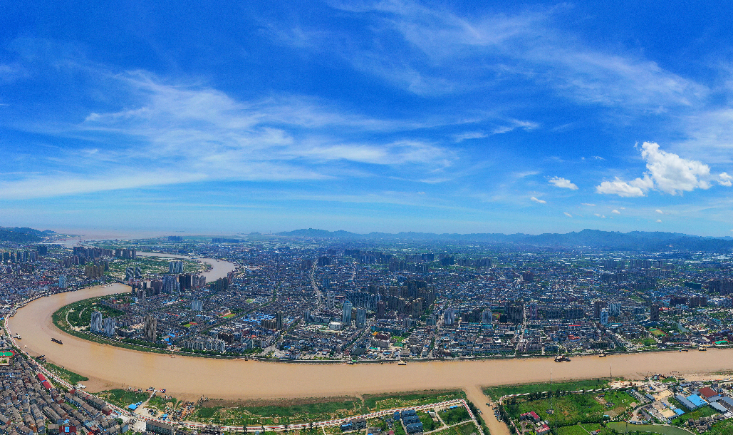 新华网：产业是一座城市的支柱。面对“十四五”新征程，龙港下一步将如何做强产业，确保高质量发展？