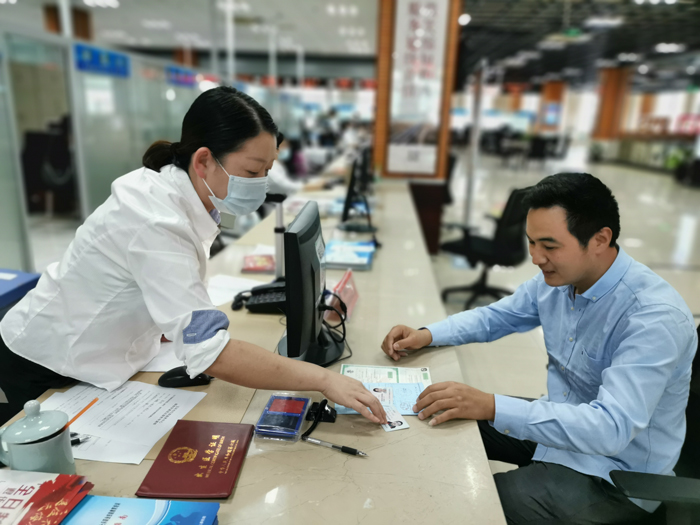 【加快&ldquo;跨省通办&rdquo;】跨省又不是跨国，办事为啥这么难？