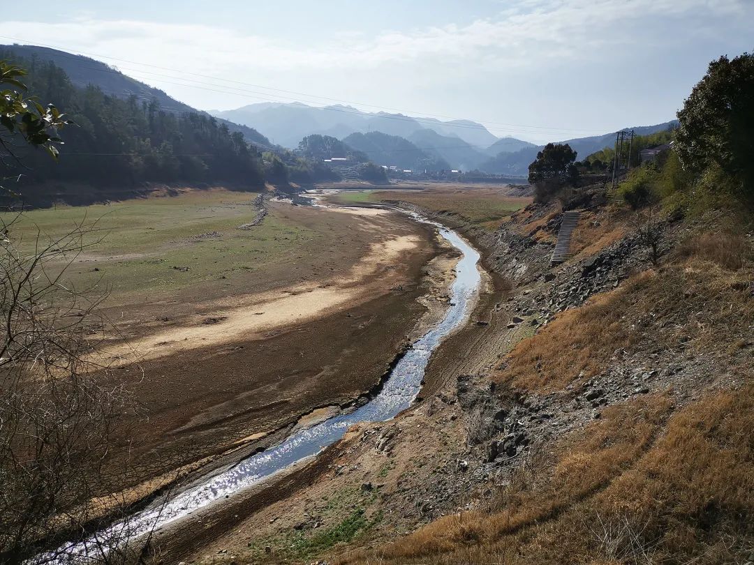 【抗旱多措并举】浙江多地为何现严重旱情？