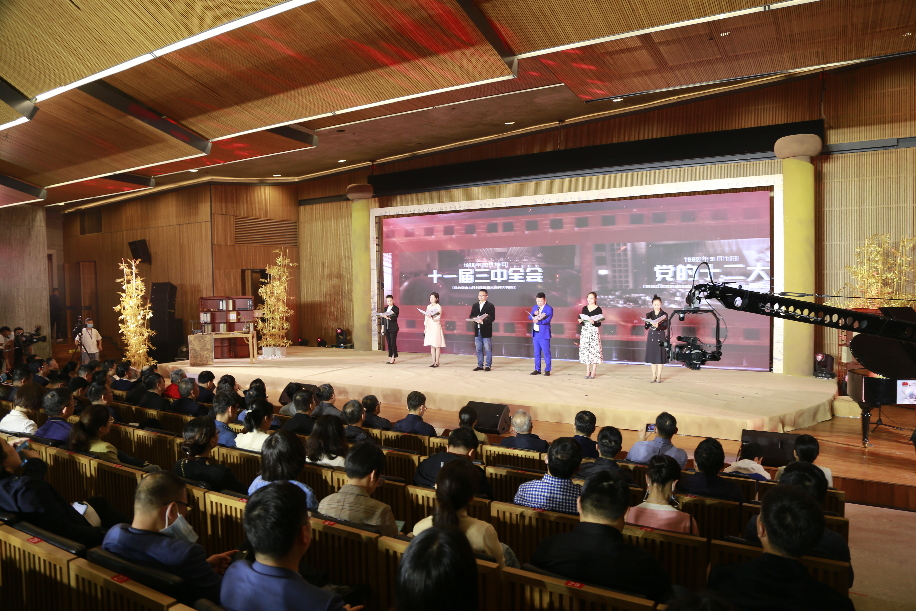 朗诵：《扬帆百年唱赞歌》