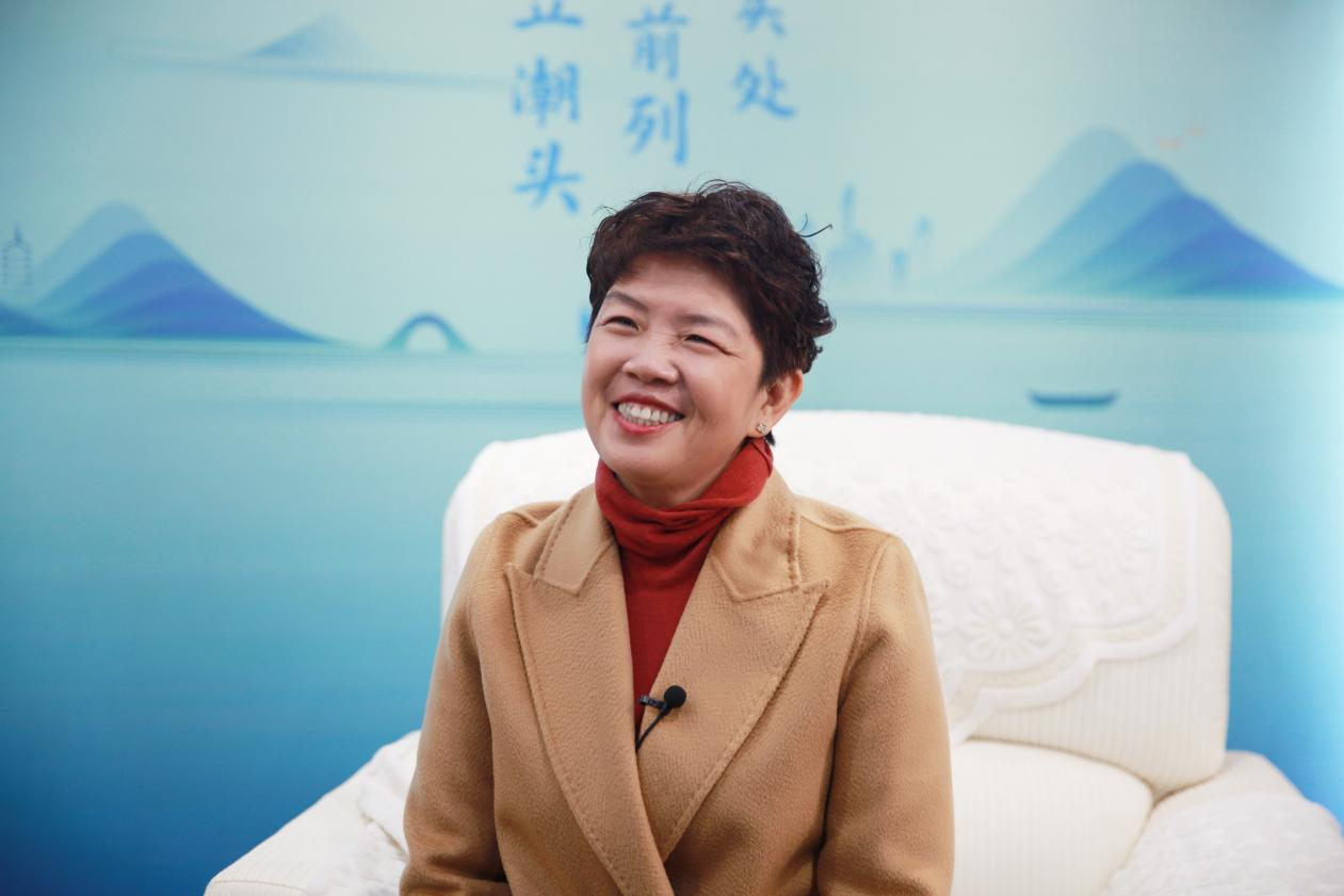 新华网：从您历年来提的建议可以看出，您关心的问题一直有所变化，从行业到民生再到特殊人群，这一路走来，您的心路历程能和我们分享一下吗？