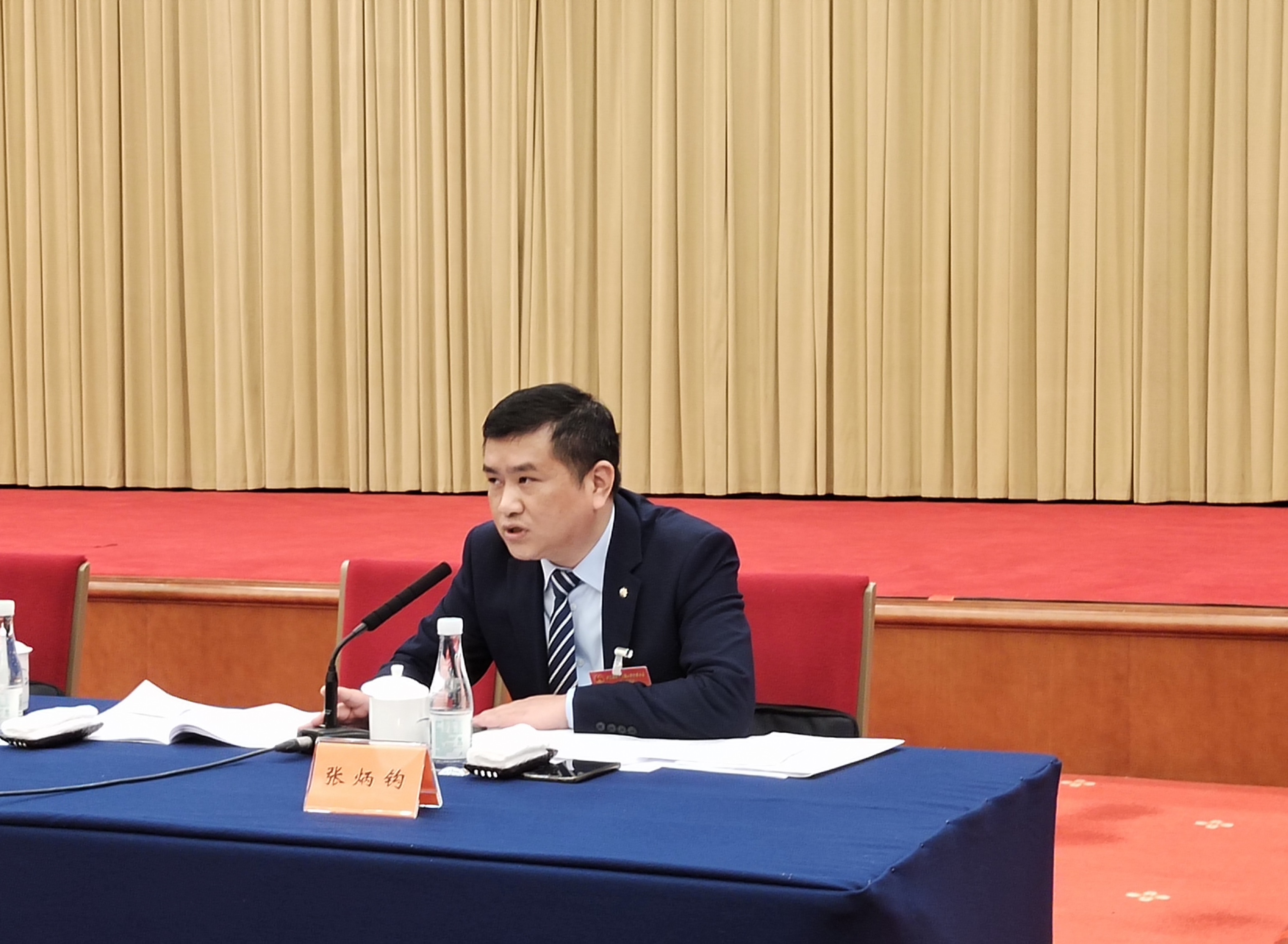 新华网：您作为公益慈善领域的人大代表，在民生事项及公益慈善人才培育等方面关注哪些内容，本次大会带来了什么议案？