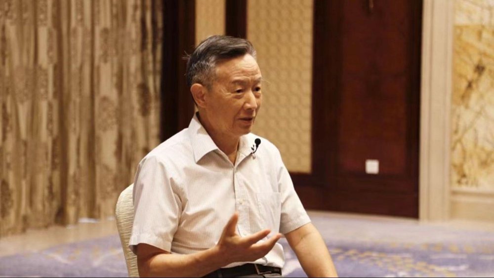 新华网：您认为城市发展和“双碳”之间的关系是怎么样的？我国城市实现“双碳”目标的重点和难点是什么？