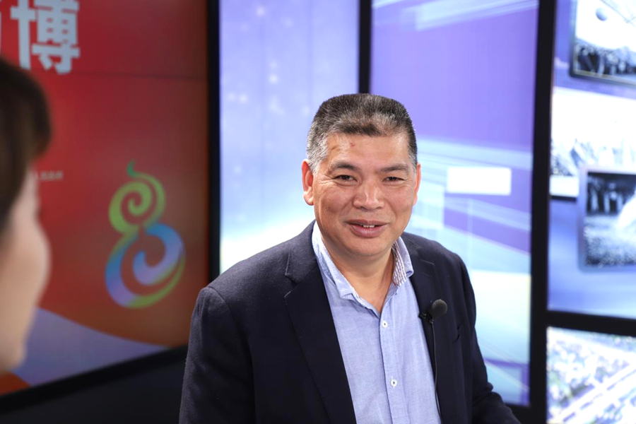 新华网：如何将传统土法炮制中药技艺和现代化加工技术相融合，从而更好地保障药材的质量？