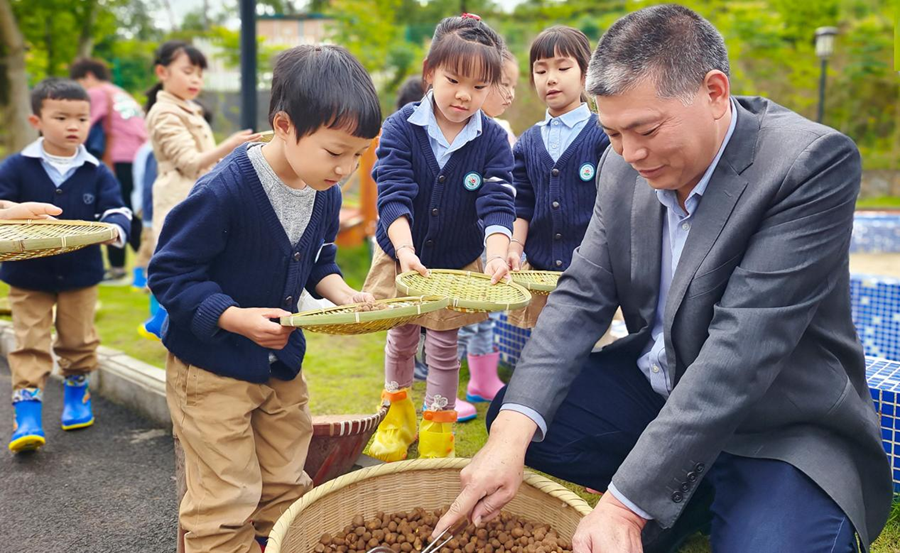新华网：您认为磐安药材在提升质量、提高知名度等方面还应做些什么？