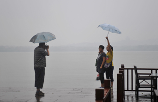 冷空气来袭：杭州持续降雨 气温骤降