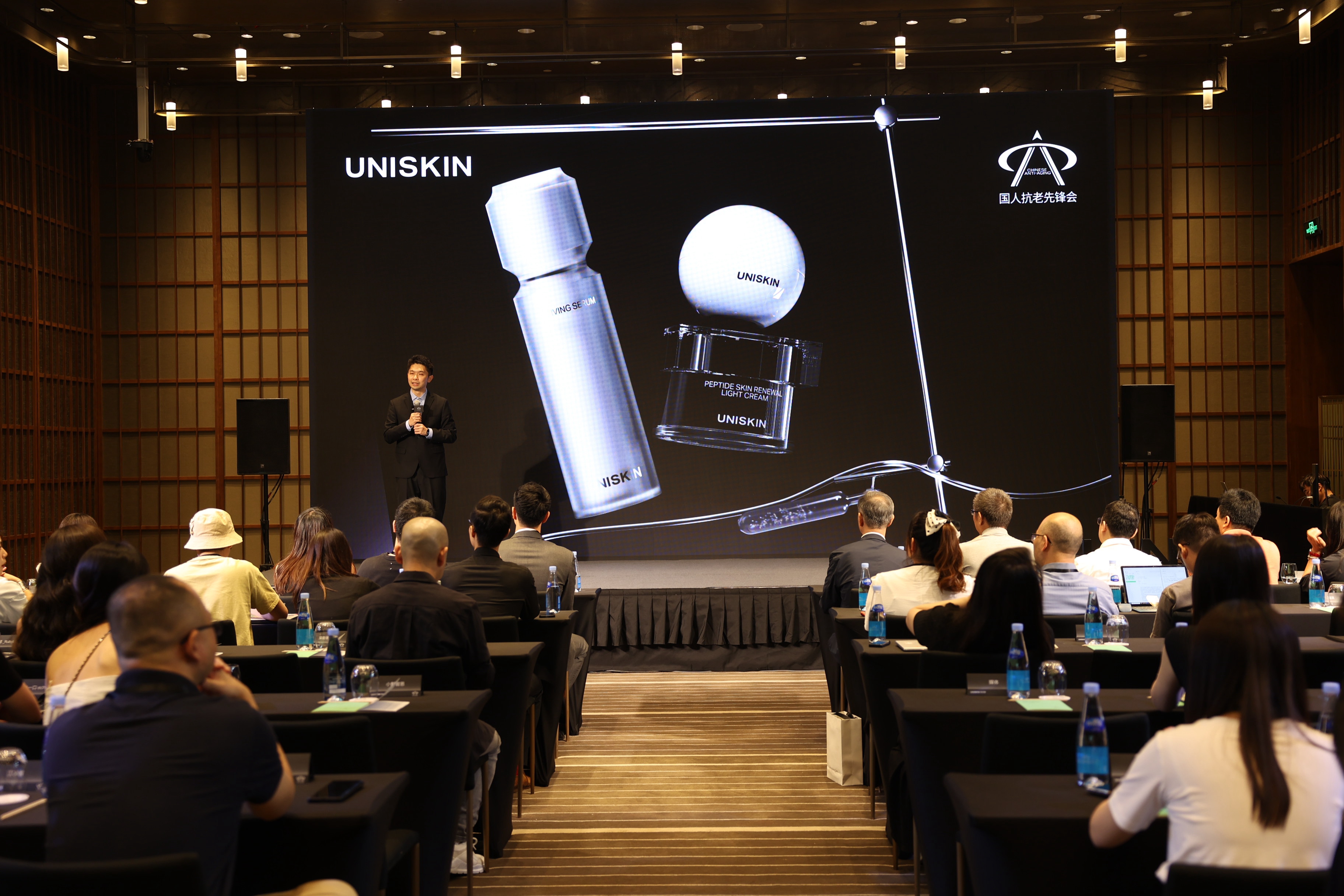 新华网：相比于第一届抗老大会，第二届抗老大会的区别？