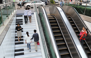 杭州“钢琴阶梯”亮相闹市区