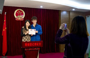 杭州“光棍节”特别开放婚姻登记