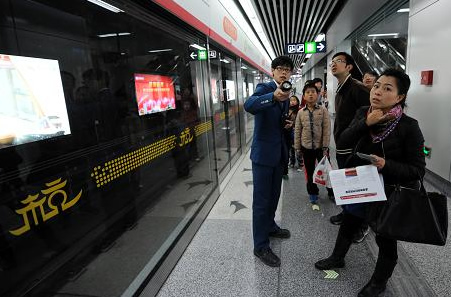 退休女官员24套房图片