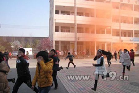 理论结合实践 黄岩1000名师生体验火海逃生