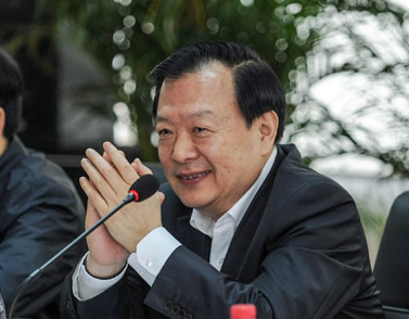 高三女生考试时用手机被没收 不堪压力跳楼致