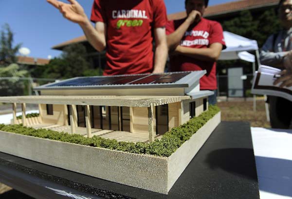 斯坦福大学生设计建造零能耗太阳能住房
