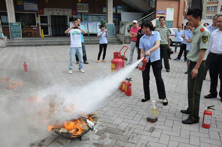 台州温岭：护航高考 中学后勤保障人员接受防火培训
